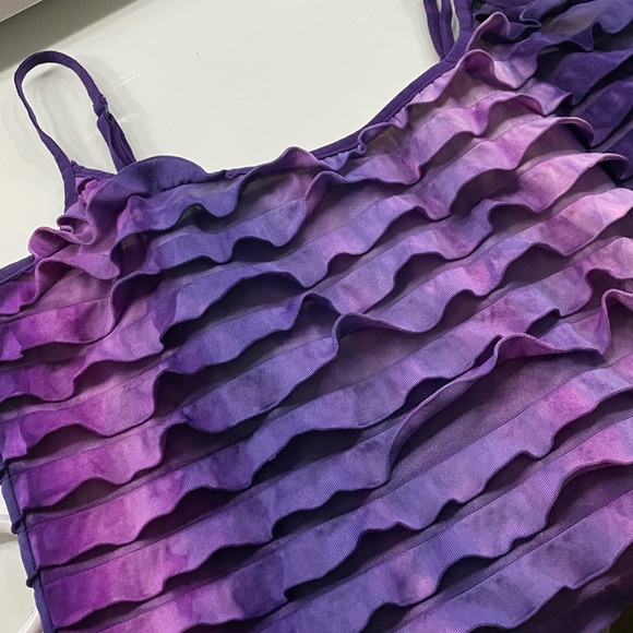 Light purple/dark purple tank top with inner lining bra. - Picture 1 of 3